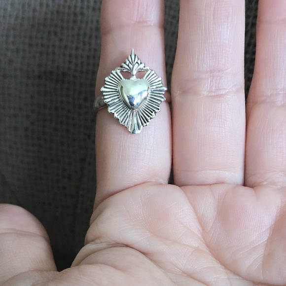 Sterling Silver🤍 El Sagrado Corazon (The Sacred Heart) Ring💍 - NWT - Picture 14 of 16